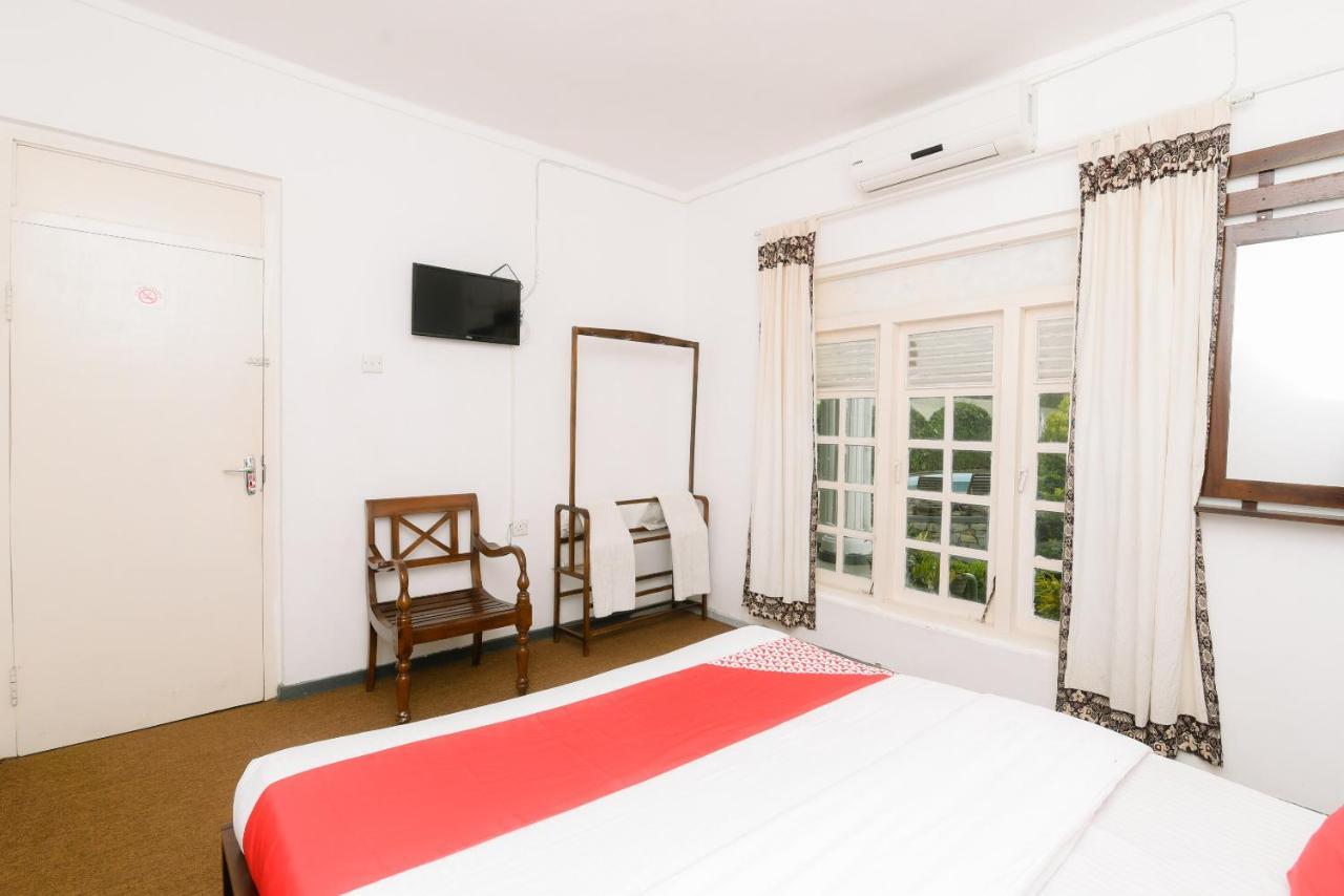 Oyo 386 White Villa Tourist Guest Канди Экстерьер фото